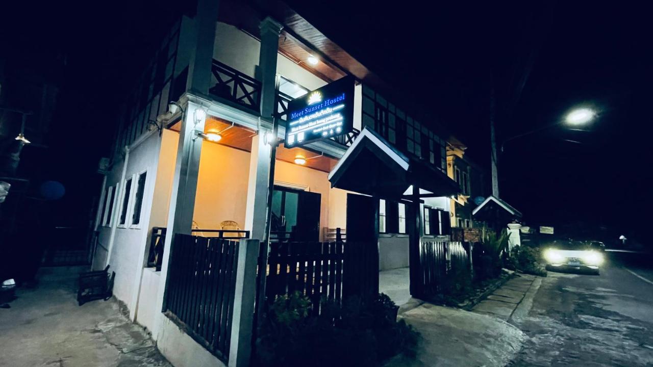 Meet Sunset Hostel Luangprabang Bagian luar foto